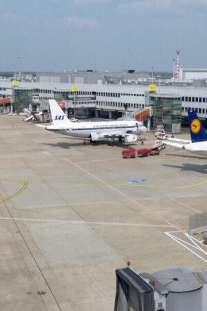 Foto: Flughafen Düsseldorf - Lufthansa © Bild von falco auf Pixabay