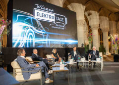 Foto: Panels Diskussion - Wiener Elektro Tage 2023 © PMC 2023, Barbara Nidetzky