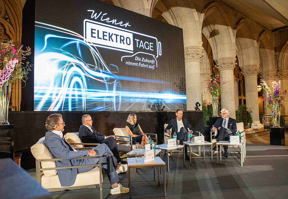 Foto: Panels Diskussion - Wiener Elektro Tage 2023 © PMC 2023, Barbara Nidetzky
