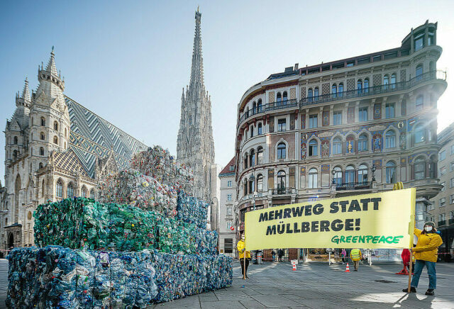 Foto: Plastikberg © Mitja Kobal, Greenpeace