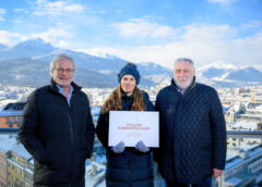 Foto: Roderich Urschler und Sarah Twardella (Vitalpin), Dr. Franz Fischler, Jury-Vorsitzender, Vitalpin KlimaInvestment Förderpreis