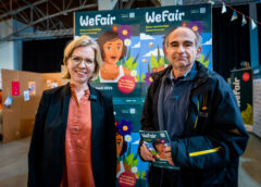 Foto: Klimaschutzministerin Leonore Gewessler und Manfred Kainz (UMWELT JOURNAL ) © BMK, Cajetan Perwein